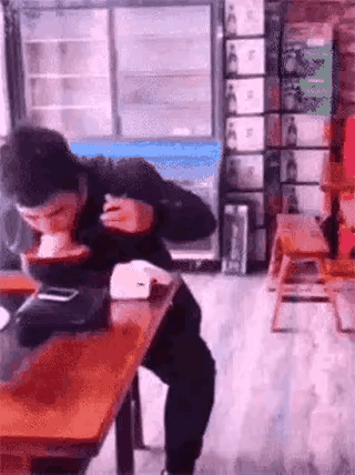 还好反应快，要不然面条就…………。