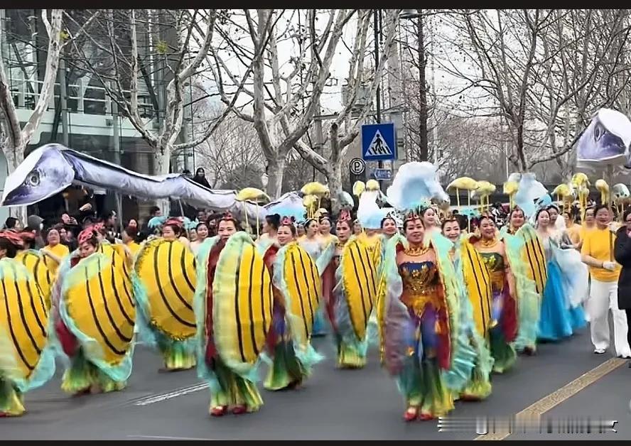 看到有个地方年俗表演——舞带鱼，我说句实话，真正南通地区老百姓，好多带鱼吃不起的