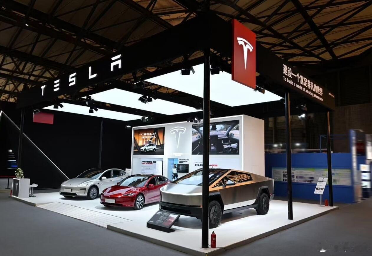 好家伙，这个问题真棒，很有侵略性！大家还记得2021年“车顶维权女”事件吗？从那