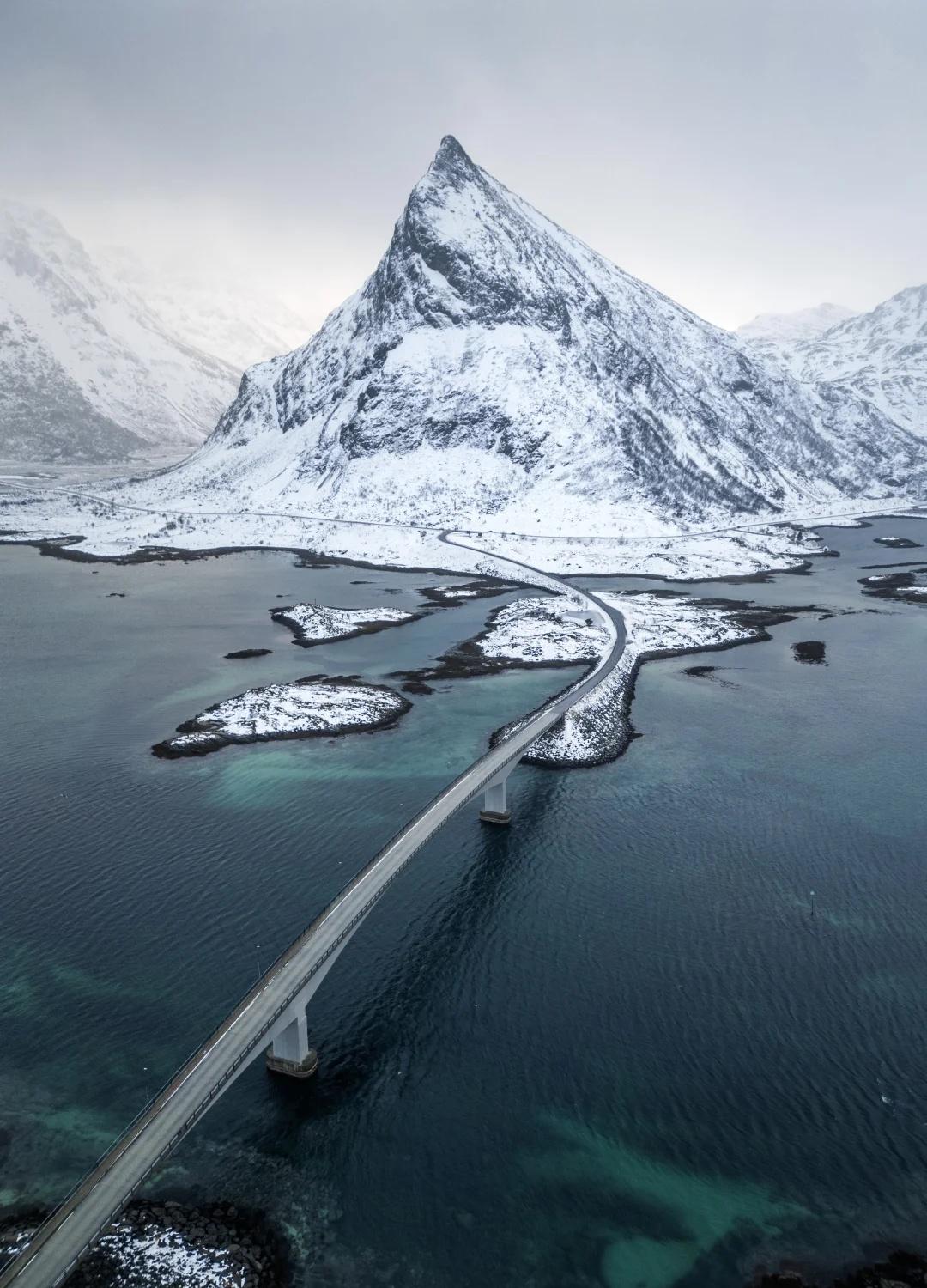 去挪威一定要带无人机🇳🇴附免费注册教程
挪威罗弗敦群岛的峡湾地貌，每年吸引了
