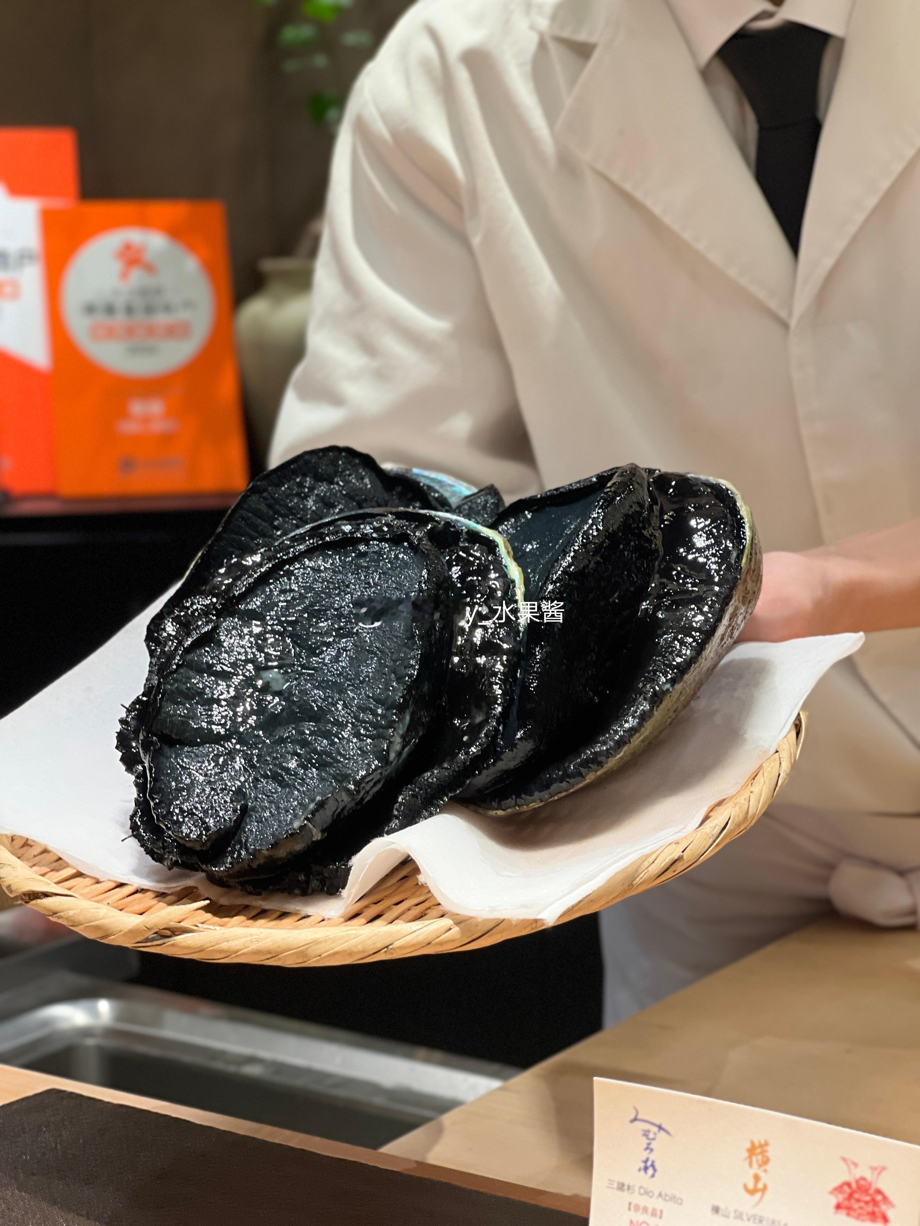 今天长这样 碰到的粉丝还有物料下午回去认真看比赛 上海·鮨香
