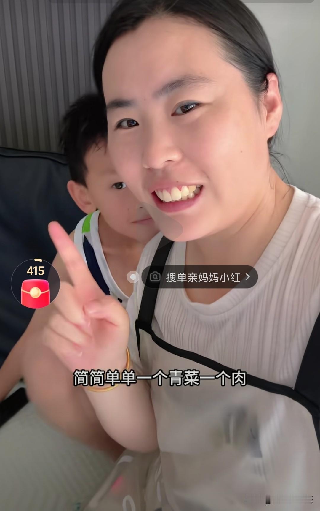 小红婆婆去小红家睡地板
       小红婆婆在小红家不远的地方打工，中午回儿儿