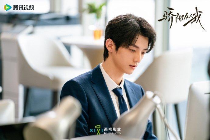 谁家女主追男朋友还被老公发现聂曦光追“男朋友”的修罗场，穿着工服狂奔，没见着人，