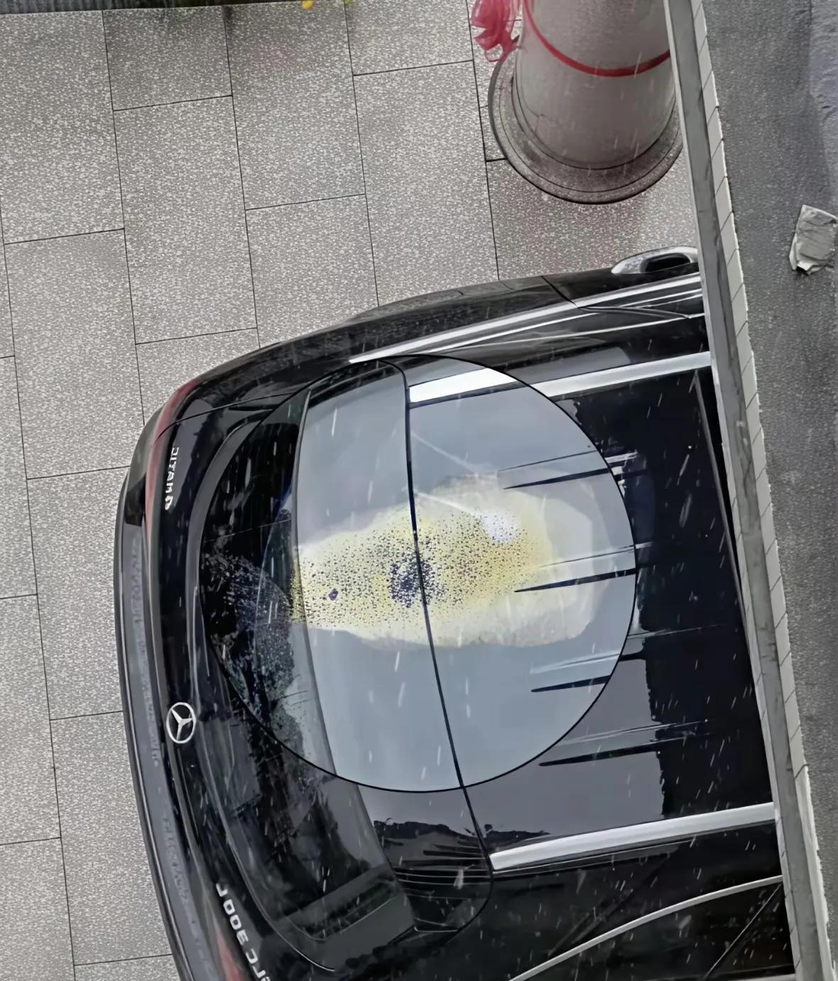 不要把车停在空调外机下面，空调冷凝水弱酸性 ​​​