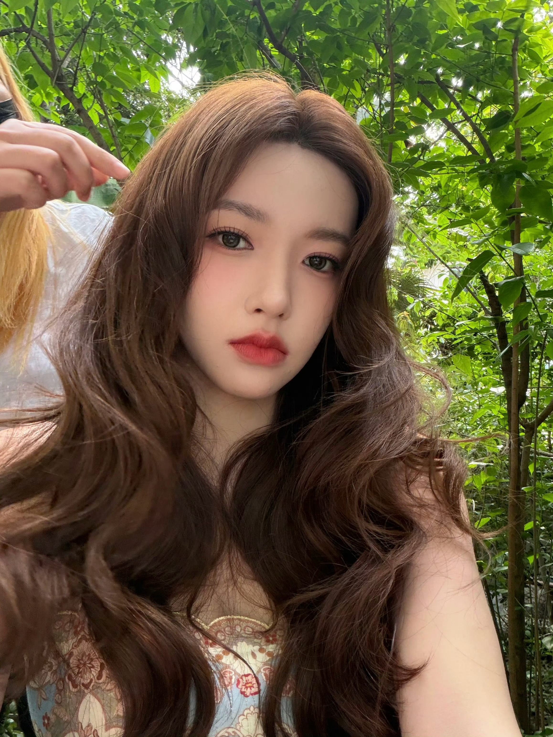 程潇完全花仙子程潇的美貌是真实存在的吗！卷发配散落的小花，像误入人间的花之精灵，