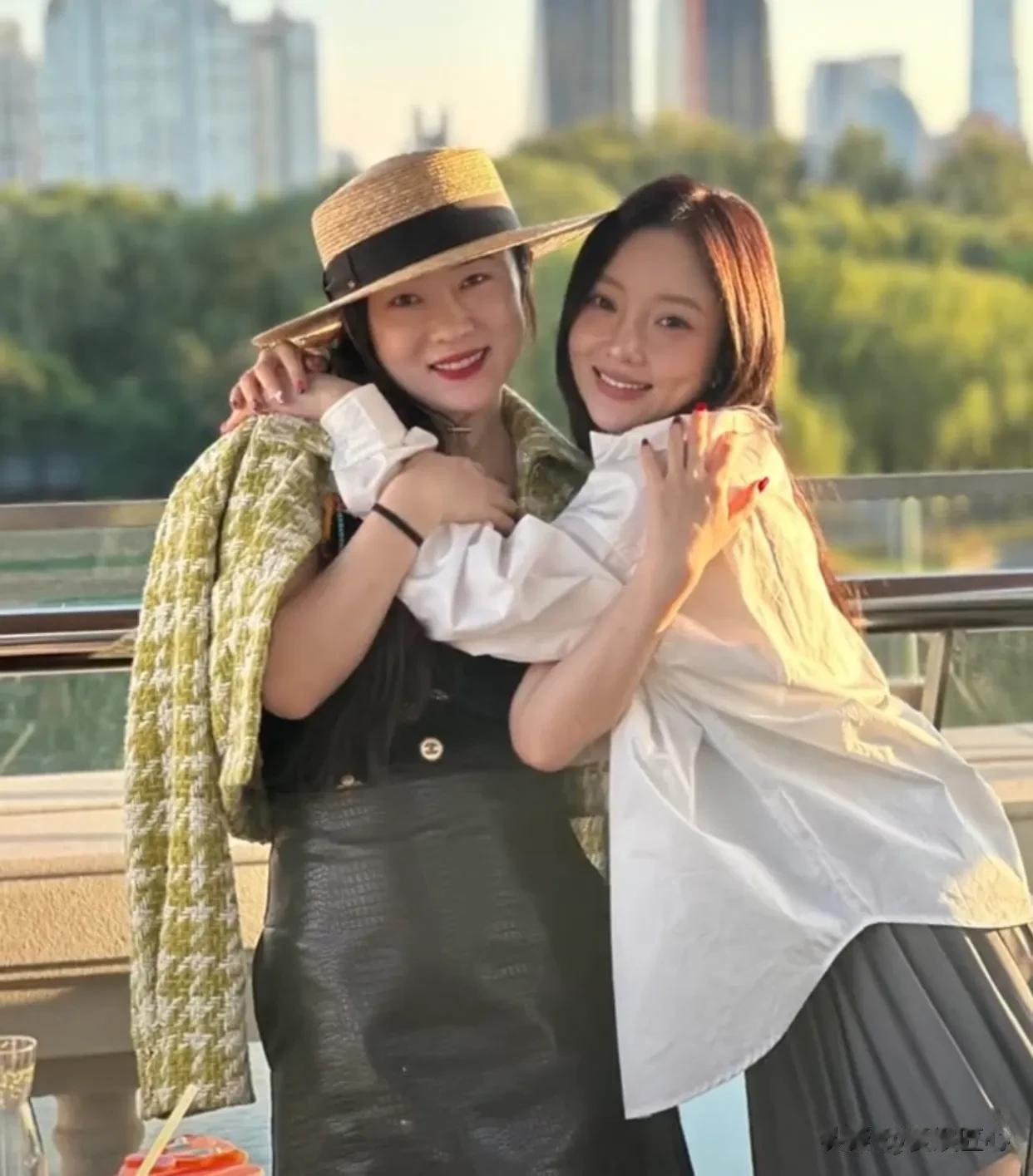 霍思燕发福引发热议！

10月9日，女演员霍思燕引起网友热议，只因她晒出的视频照