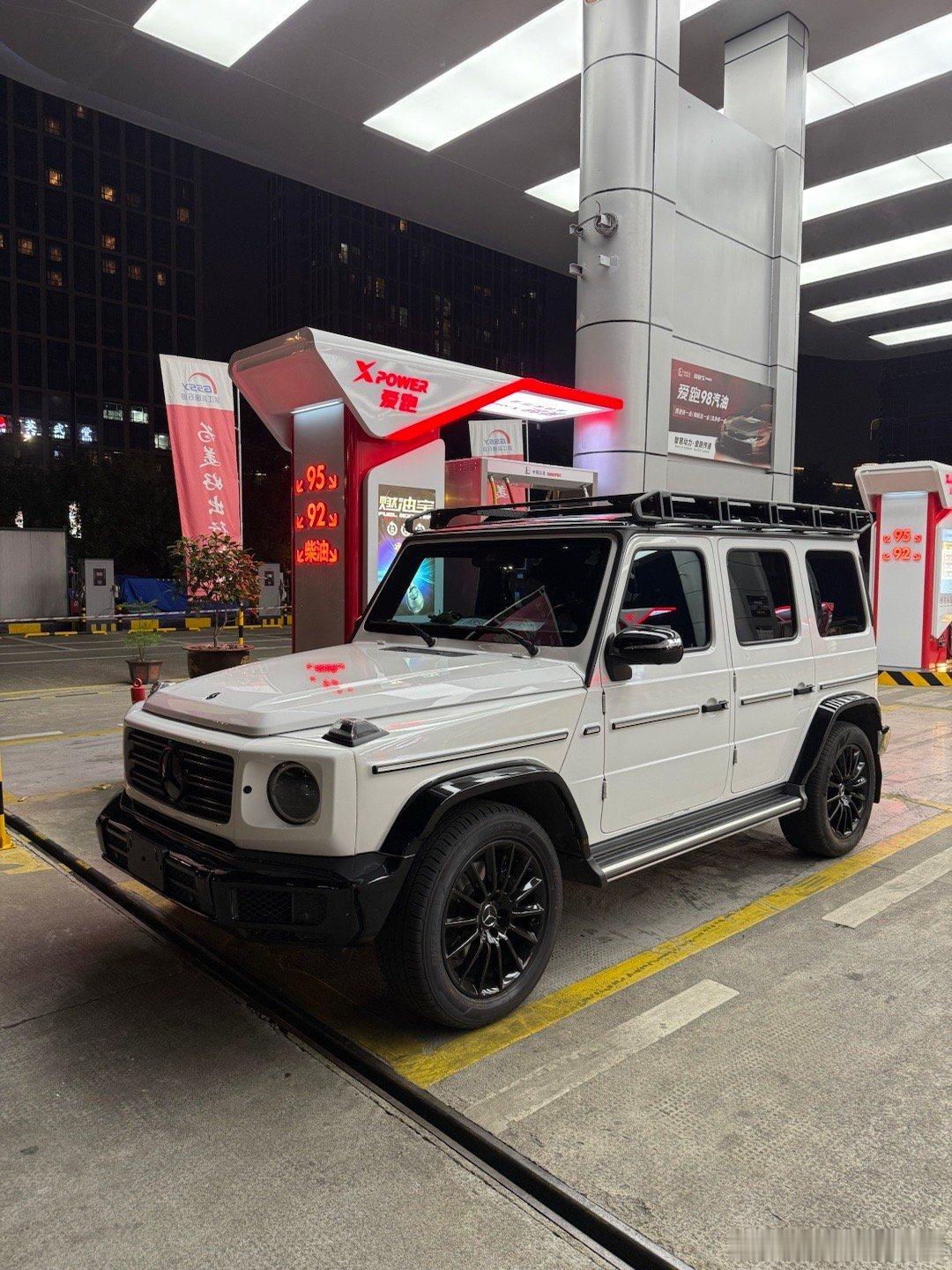 过来给车加个油 100升加满650块钱  想了想就加400吧 省下的钱一会10: