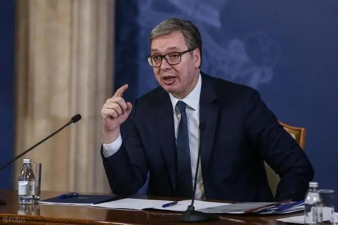 重磅爆雷！巴尔干火药桶彻底炸了！北约三国抱团要围殴塞尔维亚，总统武契奇绝望预警，