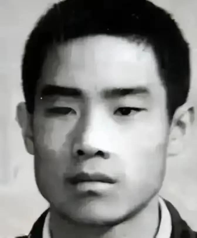 1983 年，全国严打，朱德的孙子朱国华被判死刑。法庭上，他叫嚣着：“我的爷爷可