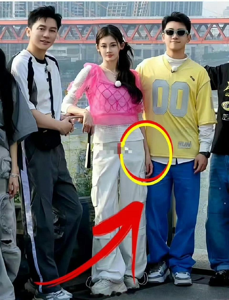 郑恺怪不得这么爱苗苗，绝对是生理性喜欢，两个人互相陪伴对方，看不出苗苗已经是三胎