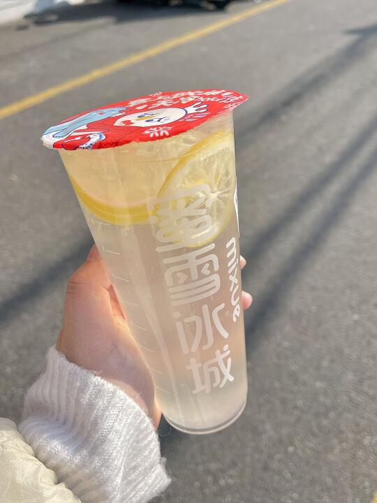 一觉醒来，蜜雪冰城塌方了？