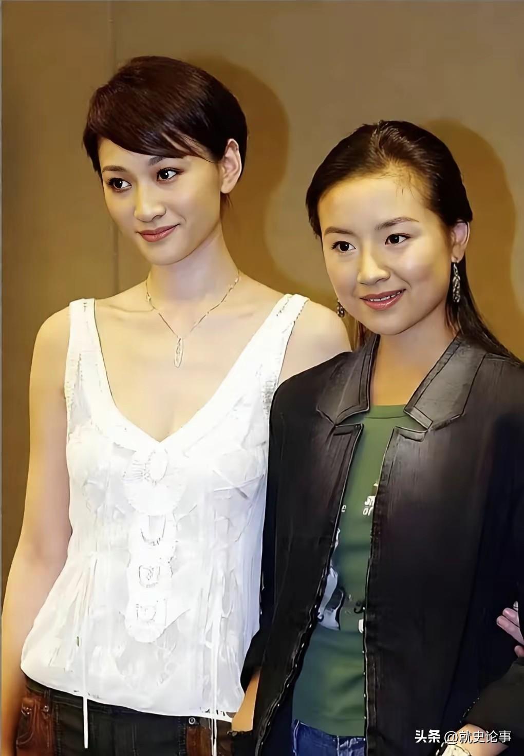 皮相与骨相的差距！董洁李小冉同框合影，一眼看懂美人的不同。镜头下，董洁一身白色吊