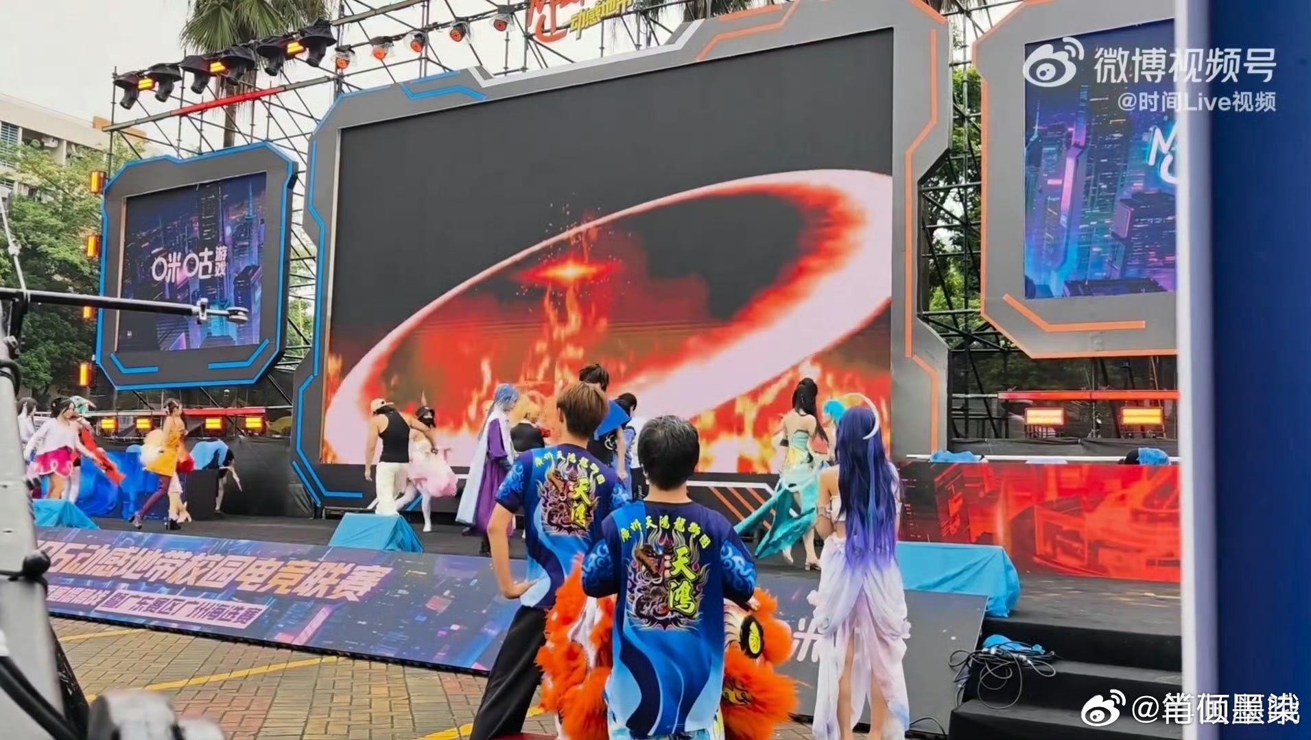 广东高校开启电竞迎新模式林更新一日学长来到广东大学城 告别传统迎新，电竞成为开学