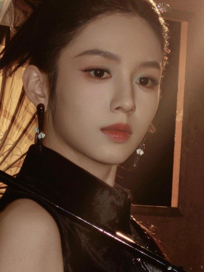 周也新中式妆造周也马上有福气 周也马上有福气，期待今晚的舞台 