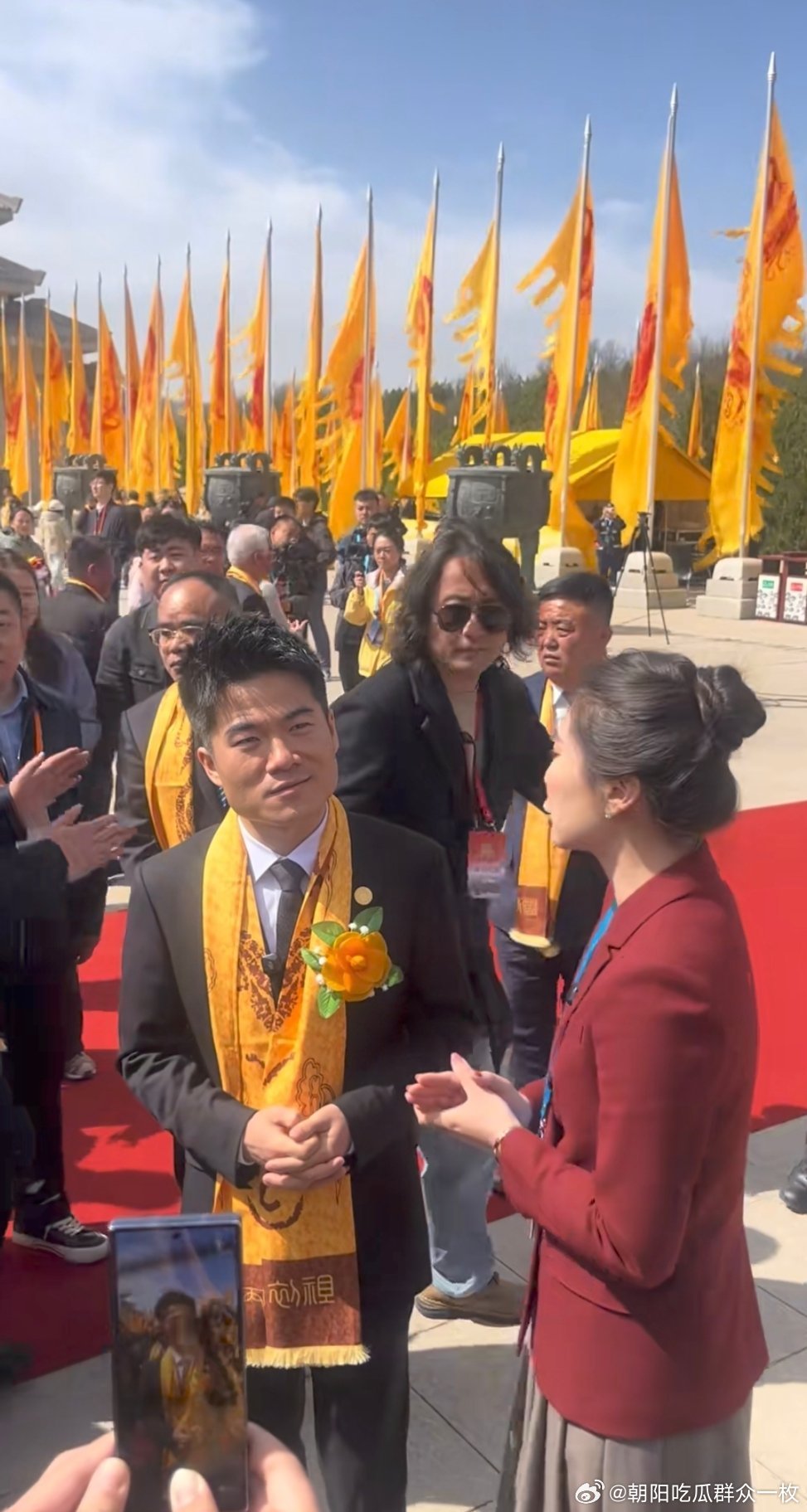 董宇辉也去黄帝陵参加祭祖了董宇辉参加2026年公祭轩辕皇帝典礼。 