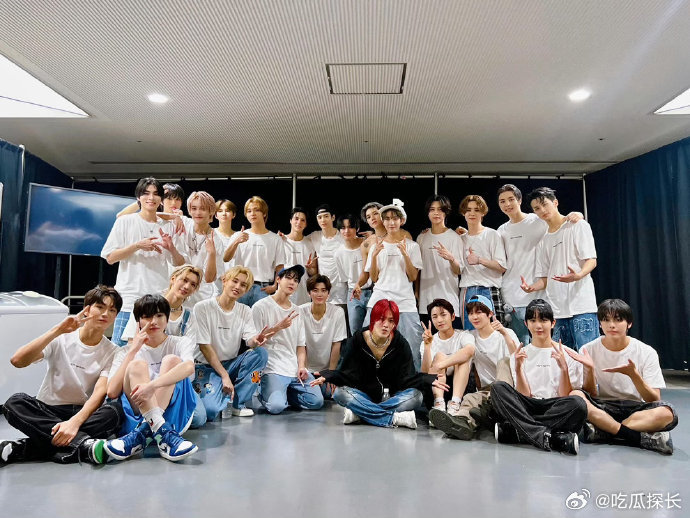 NCT最后25人完整体合照NCT最后25人完整体合照，谁能想到呢！NCT最后完整