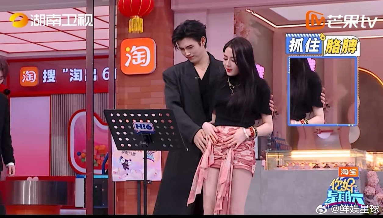 飞宇弟弟跳舞手忙脚乱的样子太搞笑了，忙到飞起，忙到模糊，忙到不知所措！陈飞宇很忙