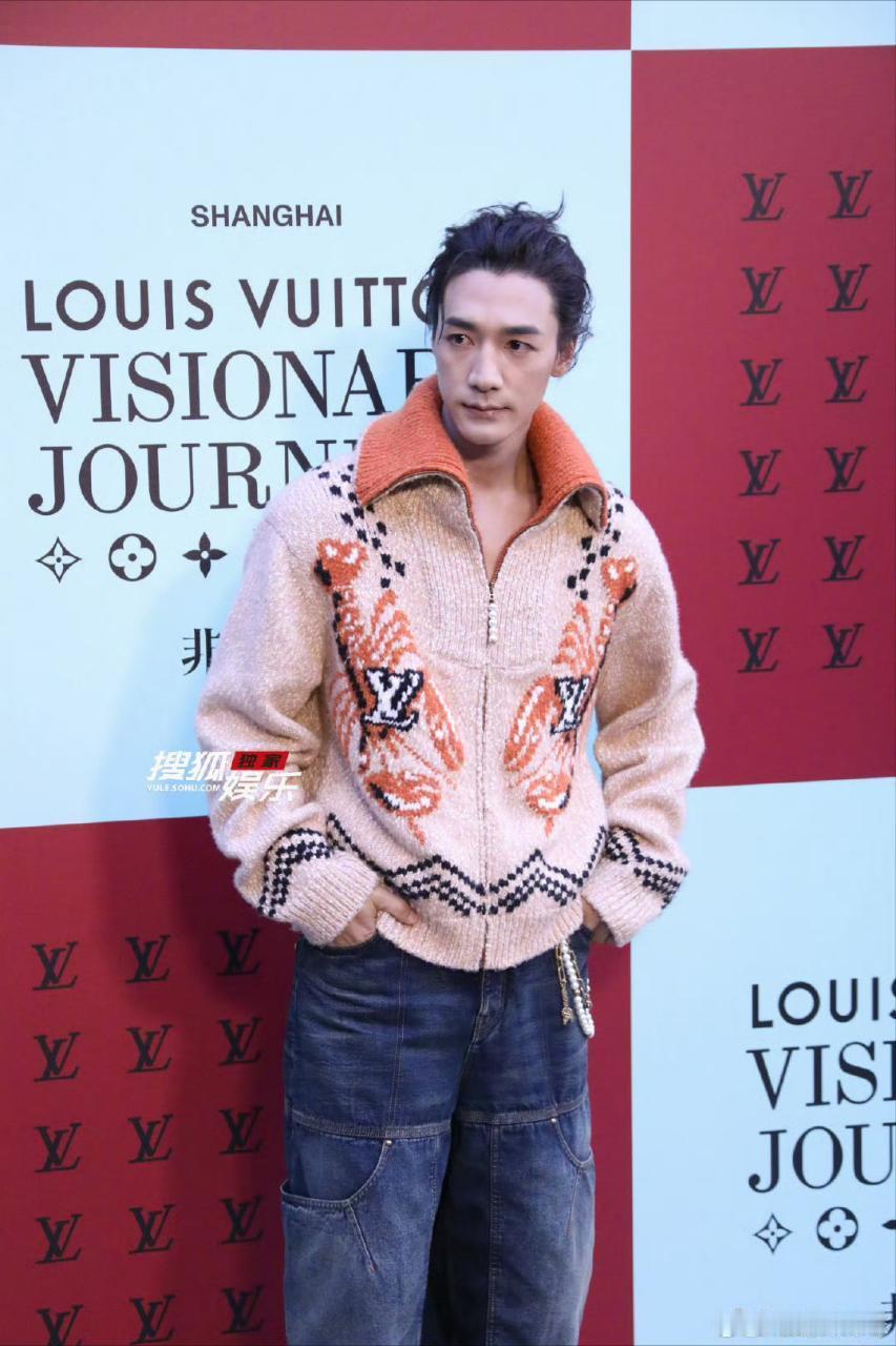 谁给他画的妆？？整体咋这样？？[允悲][允悲] ​​​