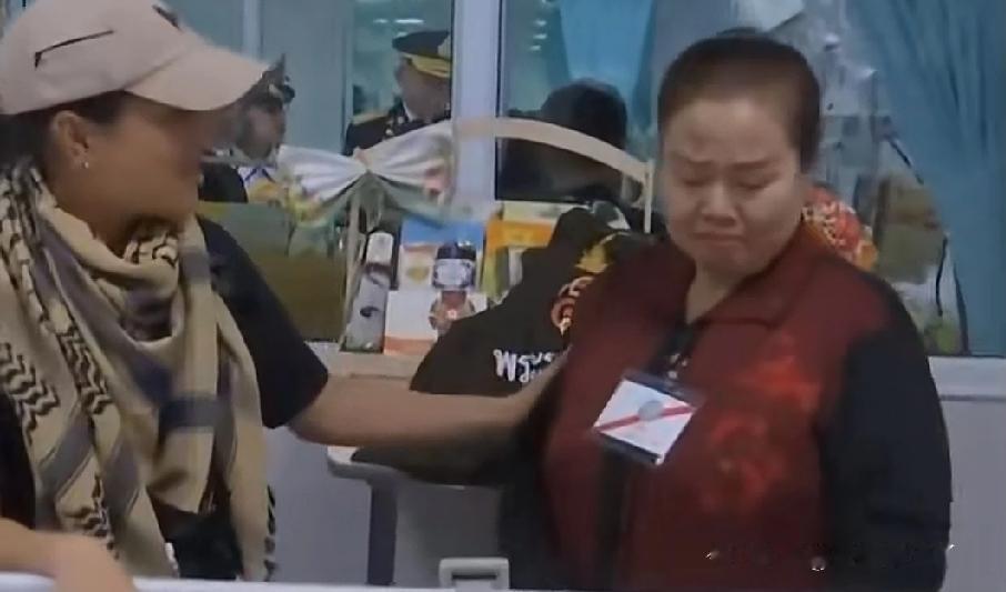 近期泰柬边境冲突后，不少士兵因巡逻挂彩住进医院。泰国思蕊梵公主二话不说，专程扎进