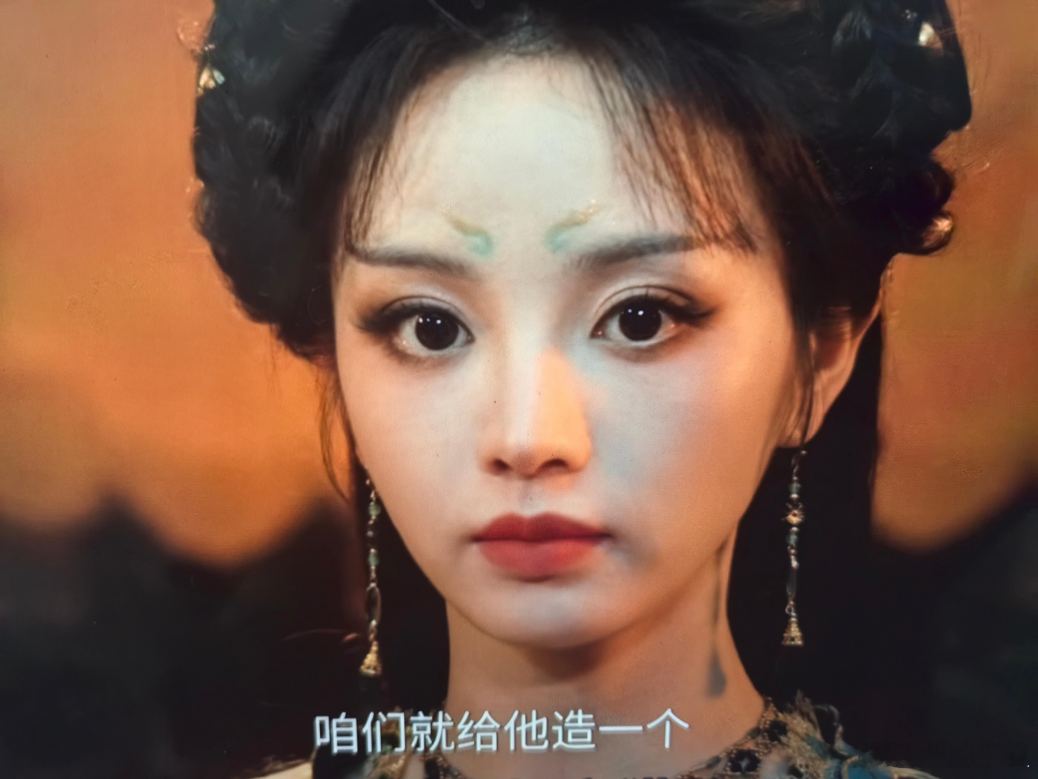 其实真挺好看的也没孟那种歪嘴歪鼻网红脸但是真的居然没古感没质感没古装美人感的感觉