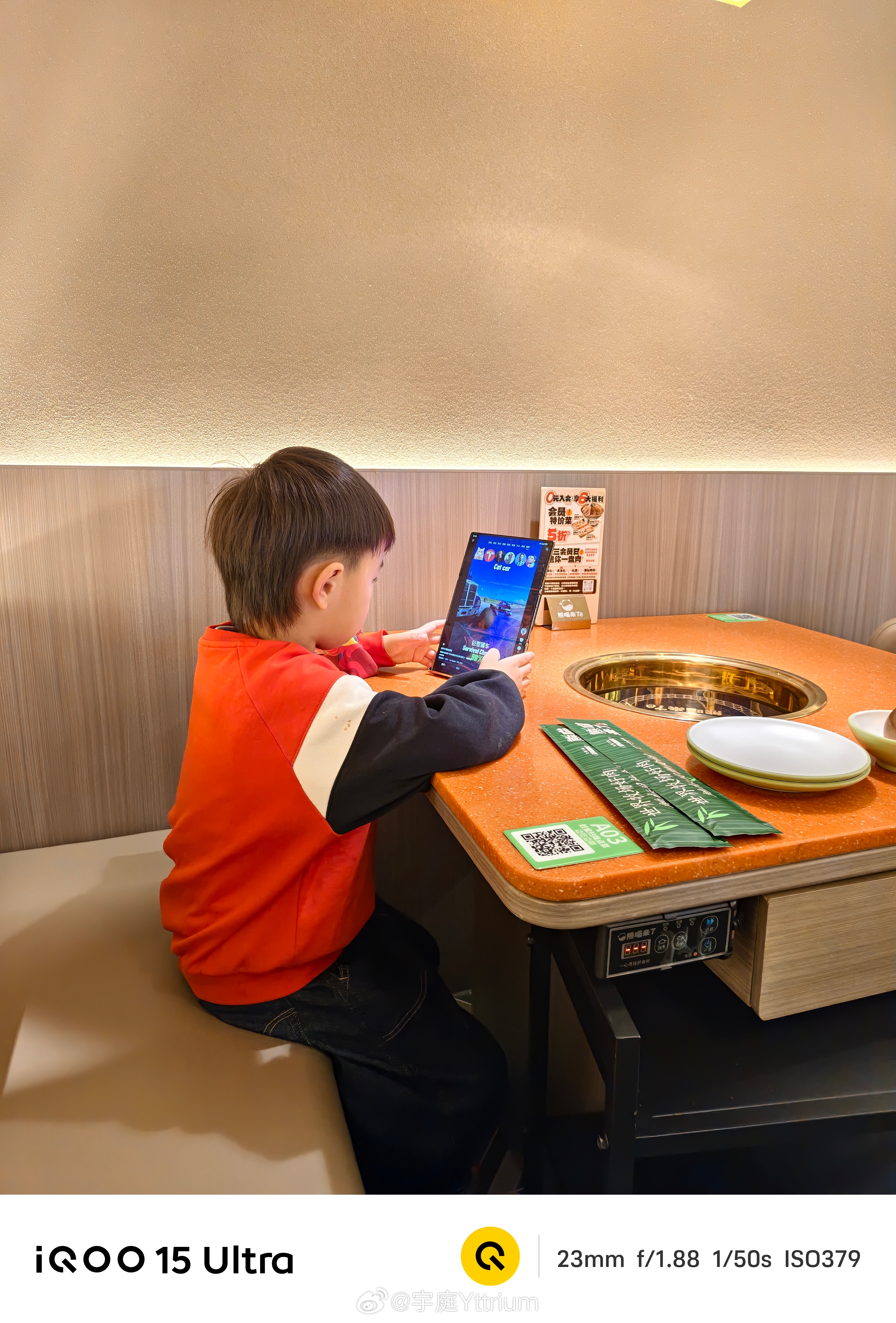 带娃吃饭比打团战还累。一扭头媳妇把没伸的抻面下锅里煮了。 