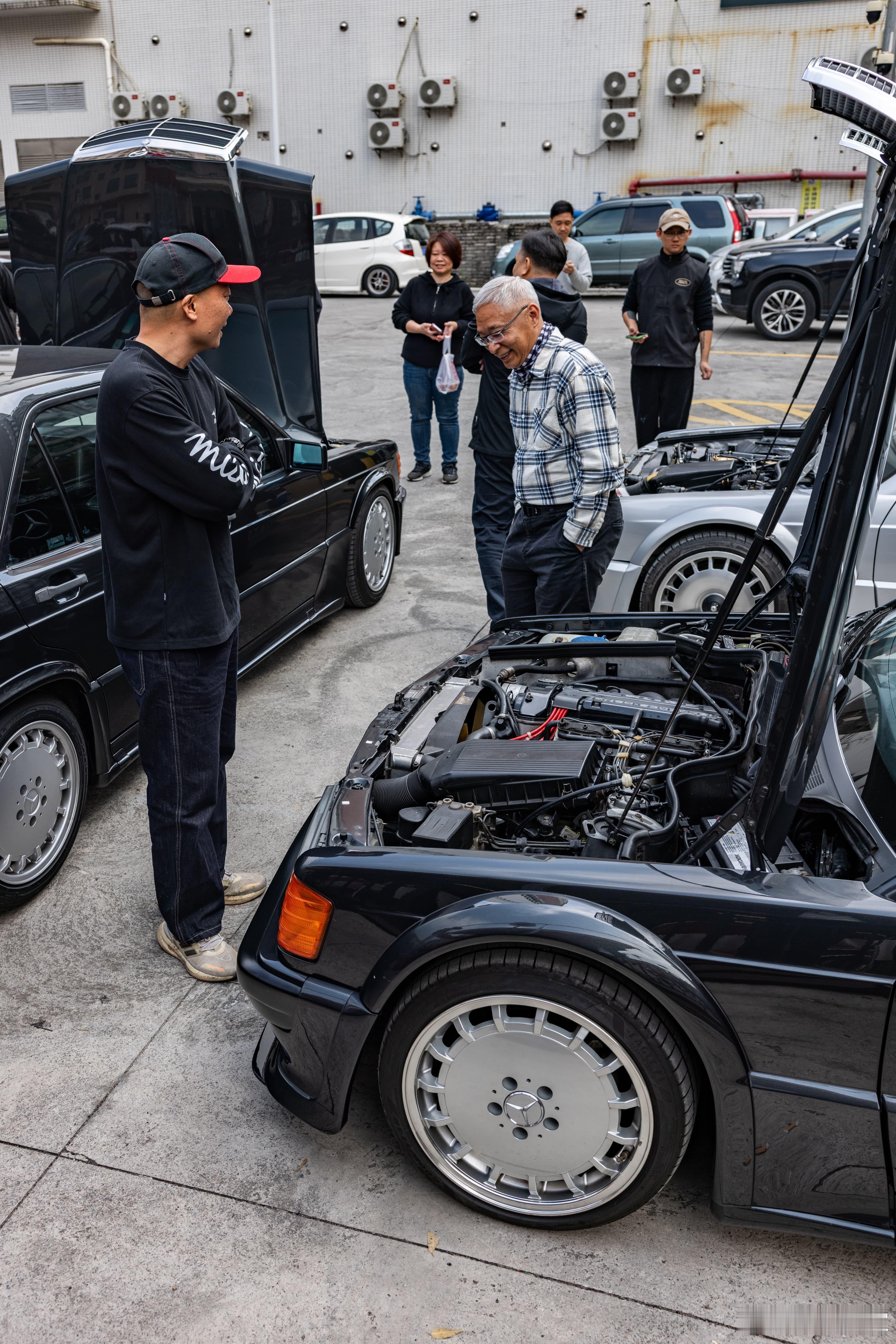上周日我们三部香港的 190E 16 V到中山探访车友，与他们畅谈这部车当年在车