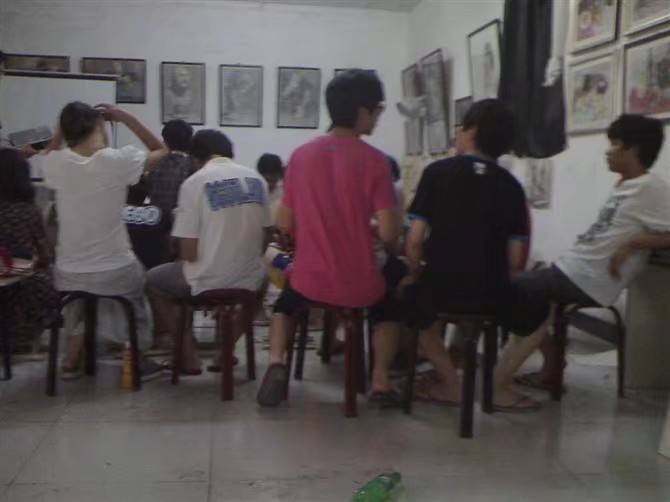 1335万人明天高考想起来我高考前的那个春天该考的美术考试已经考完了大家都在疯狂