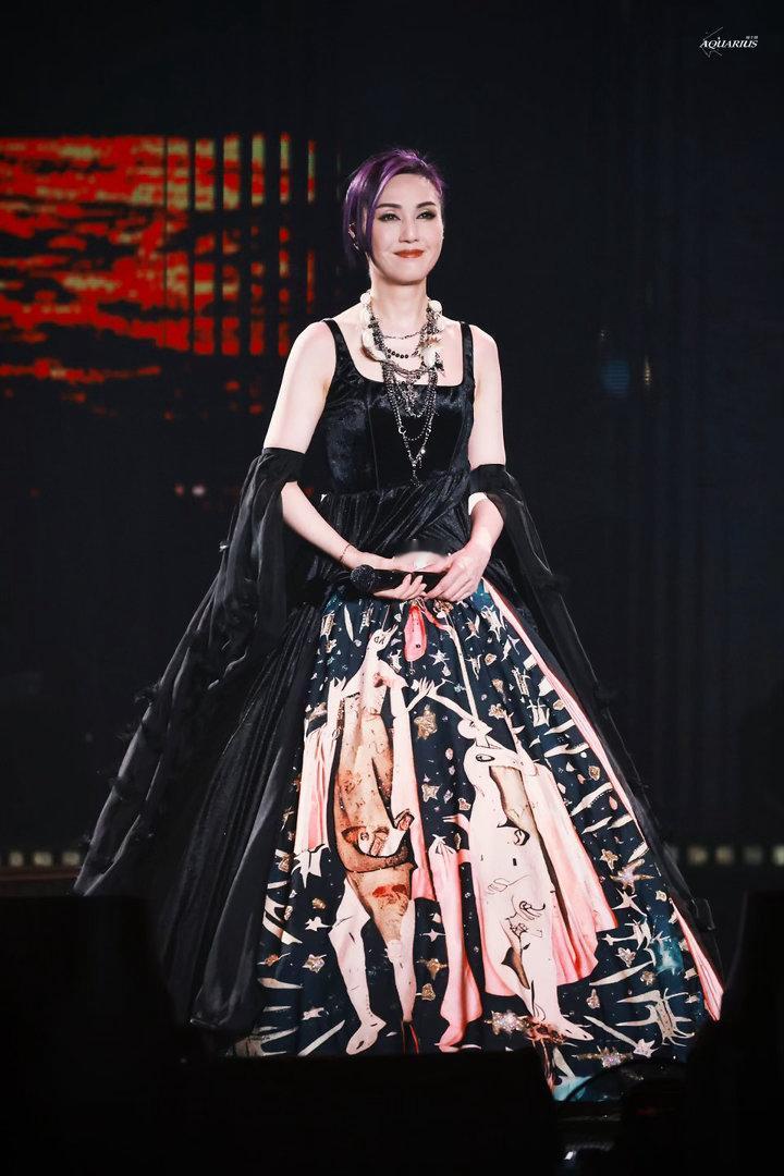 杨千嬅有什么事跟妈妈说 被杨千嬅暖到了！采访里对川渝粉丝说“有什么事跟妈妈说”，