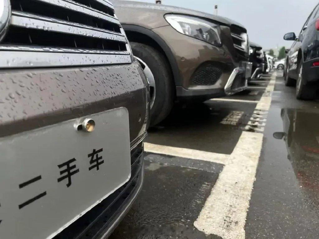 什么是0公里二手车汽场全开 “0公里二手车”这个话题最近比较火热啊。它是指已完成