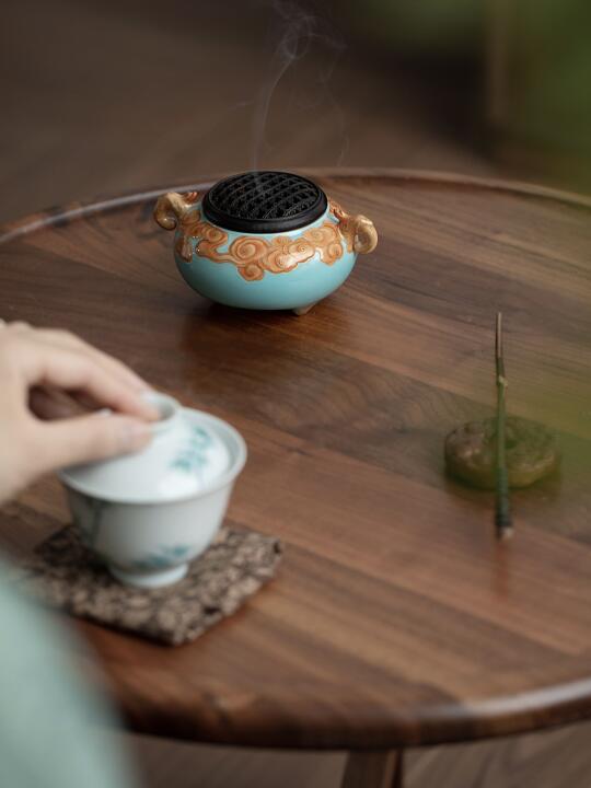 故宫配色｜这尊凤耳炉把富贵雅玩明白了！