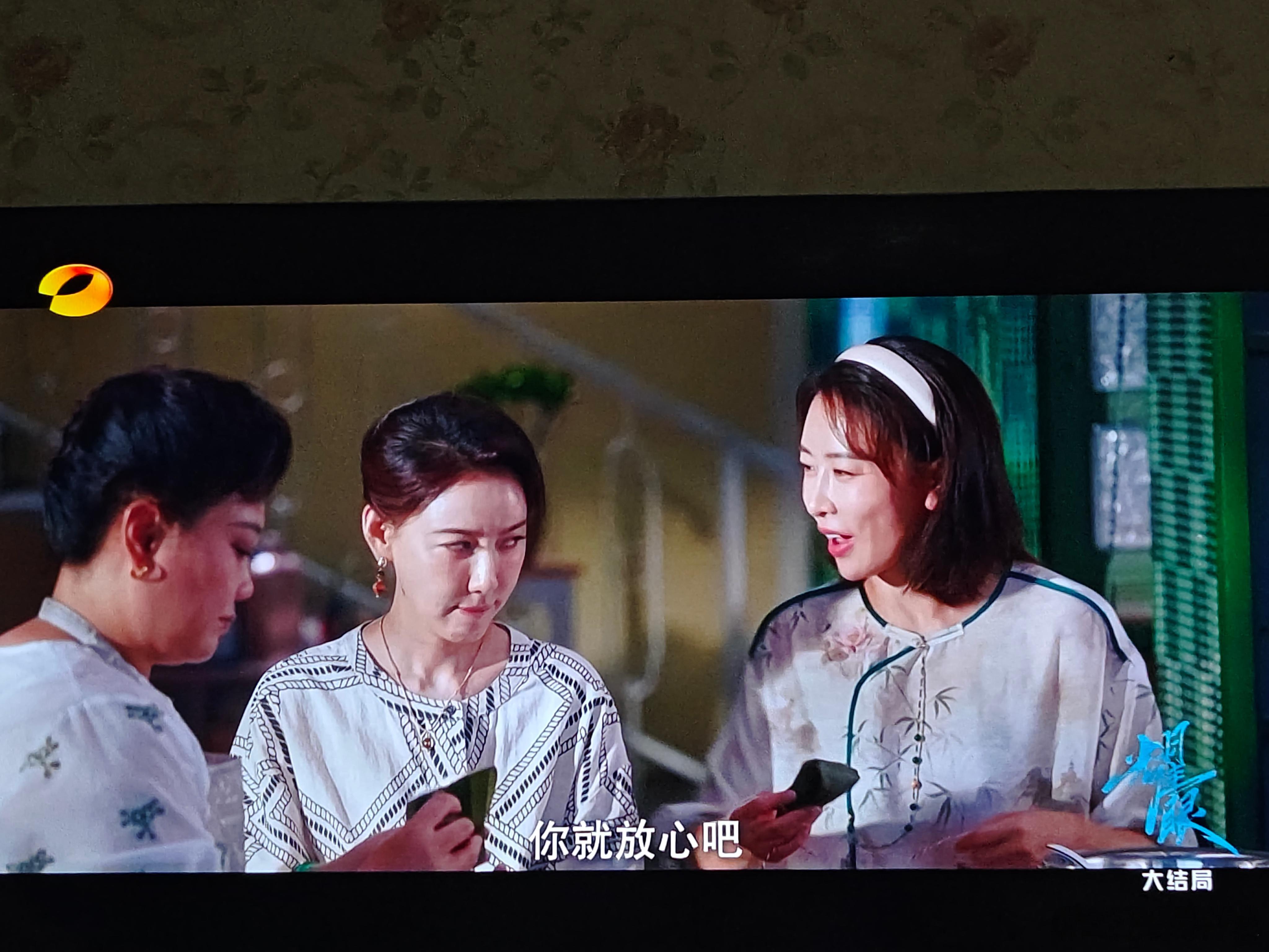 终于，又一部流量剧播完了！《耀眼》方方面平平，剧情平平，阵容平平，表现平平，像是