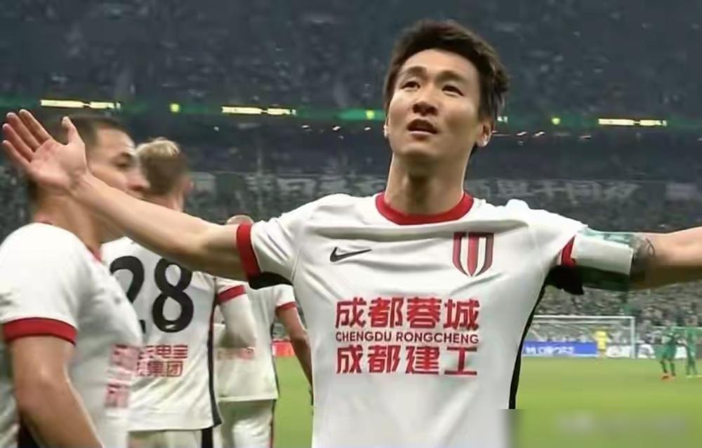 足协评议出来了，韦世豪那一脚“夺命飞铲”，居然不算红牌！你敢信？
评议组说，他