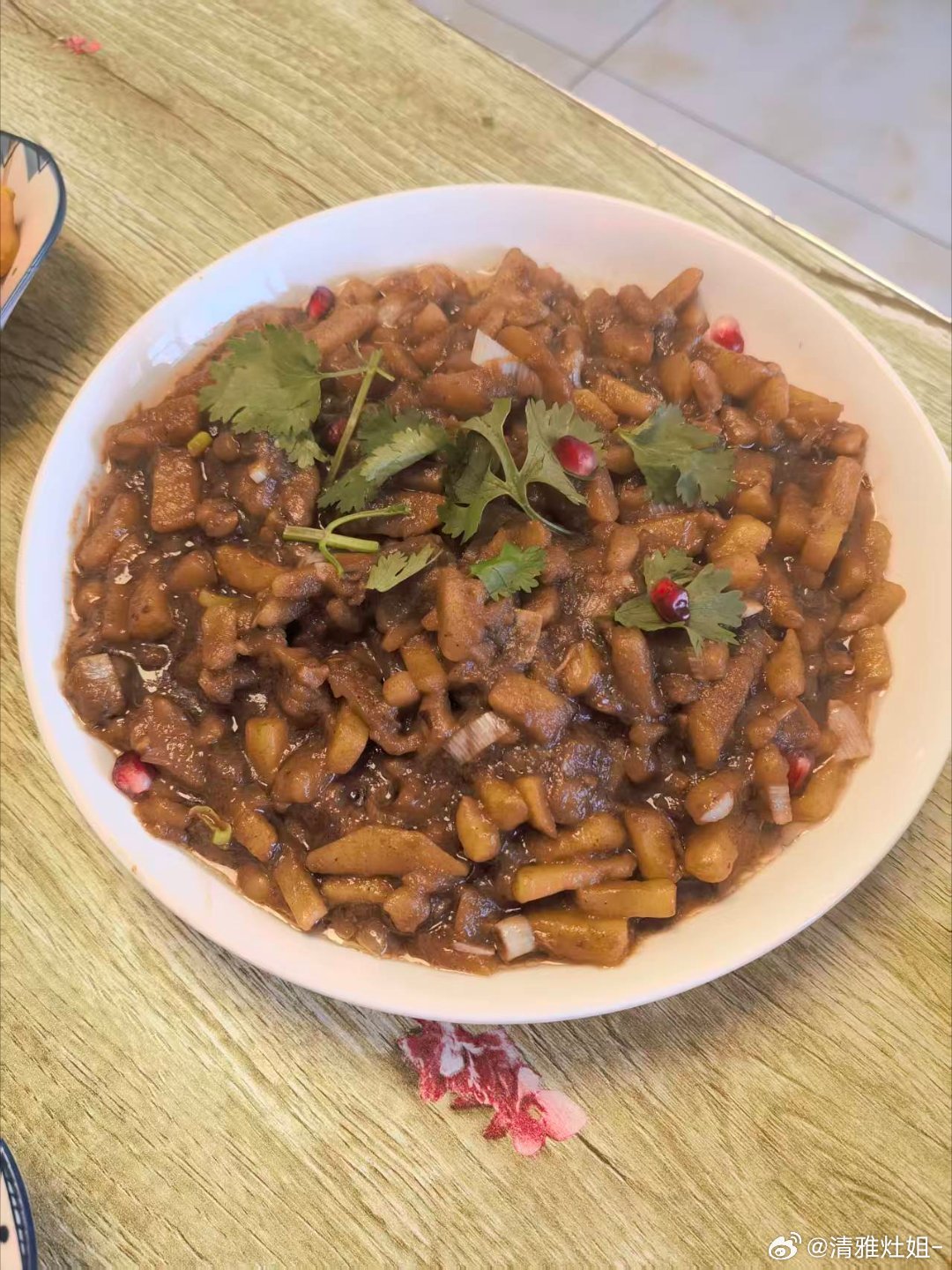 来朋友这里吃东北打包饭吃了一个打包饭，一块南瓜，一根黄瓜，完美！  ​​​