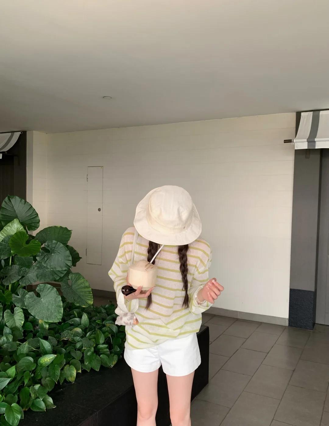 清清爽爽的度假穿搭⛱️
ootd每日穿搭 天丝亚麻上衣 松弛感 条纹衫 韩系穿搭