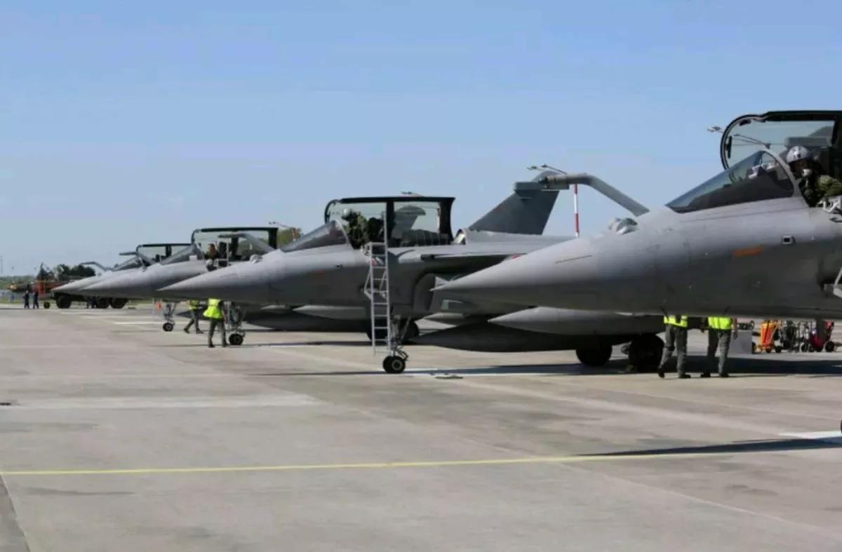 《费加罗报》报道，当地时间19日，一名爱丽舍宫消息人士透露，法国总统马克龙已批准