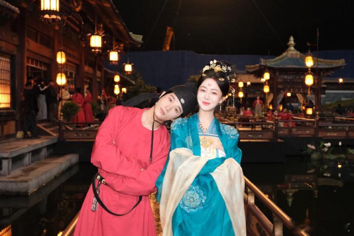 赵尧珂御赐小仵作婚后变萌 赵尧珂的冷月婚后完全变了个样子，冷飒和软萌切换自如，演