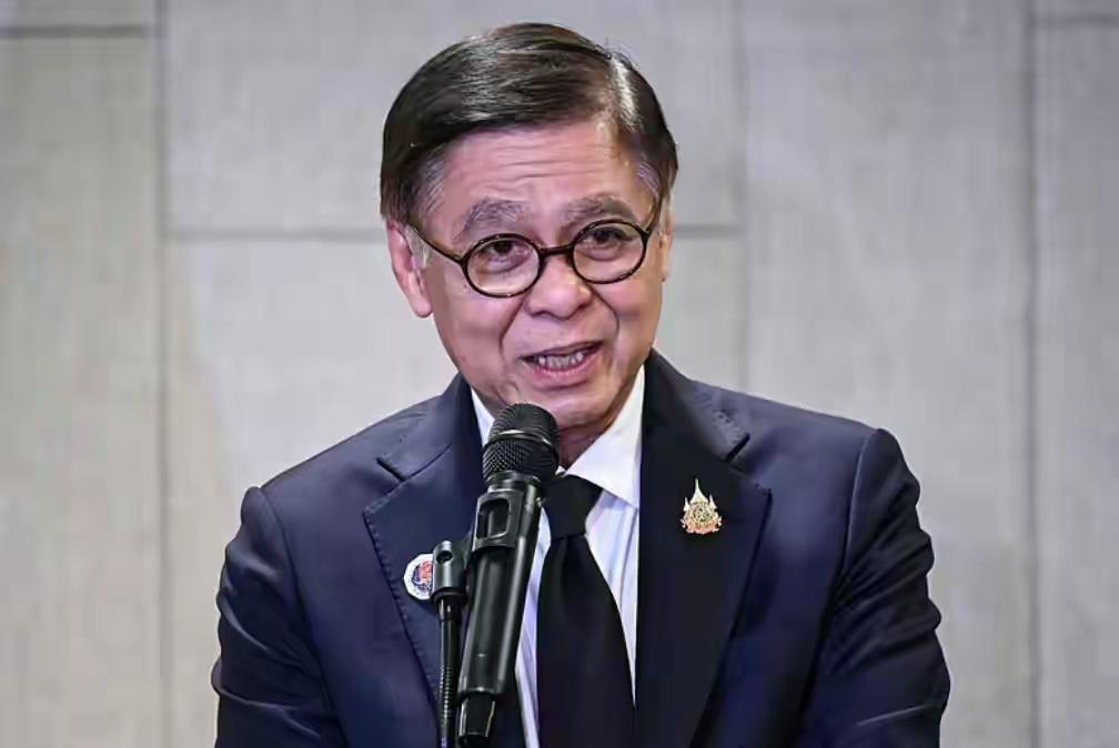 泰柬双双感谢中国调停，这说明中国在国际事务中影响力巨大。此前特朗普和东盟介入都没