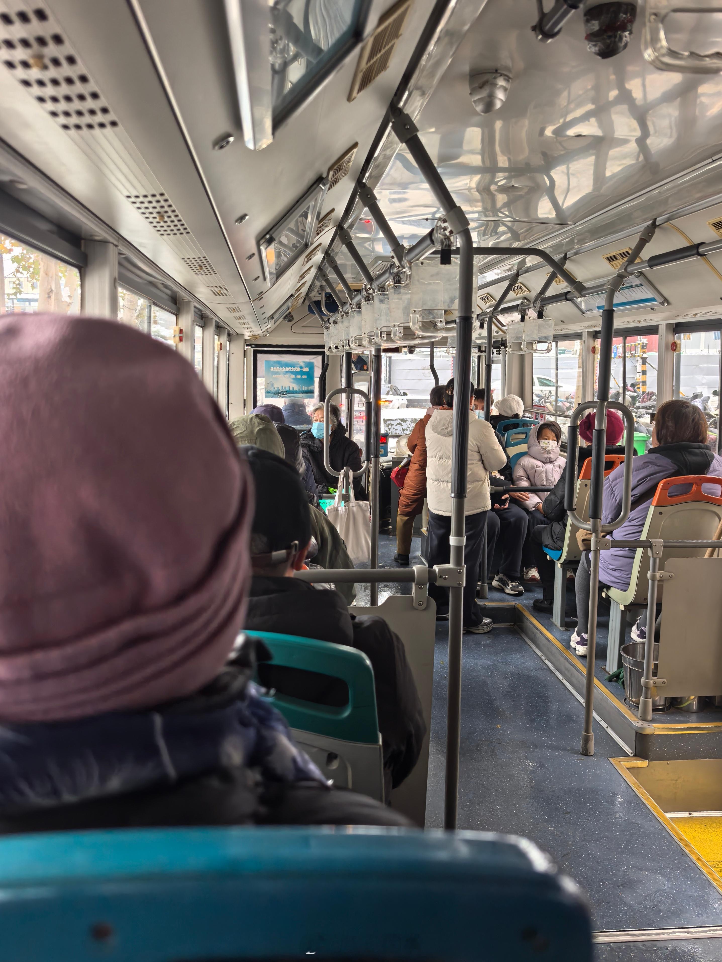 坐公交的老年人比例增多，在资本的定义里全是蛋糕