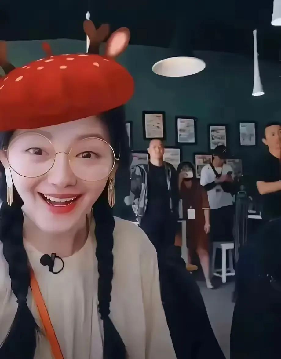 大s事件告诉我们，做为女人，不管你嫁得多有钱，都不要完全放弃自己的事业。不然中途