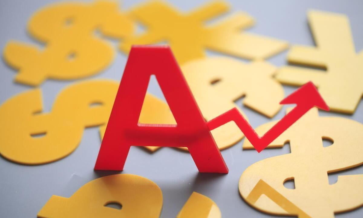 A股：大家要做好准备了，下周二（10月8号），或将直接大幅低开？
## 港股狂欢