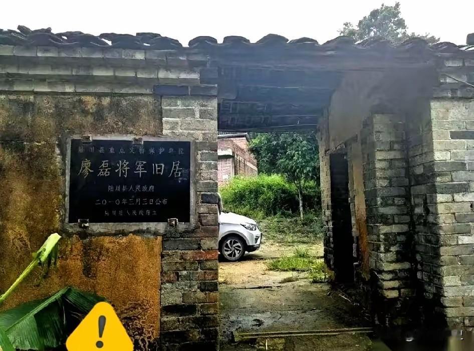 莫大讽刺！屠杀革命先烈的刽子手，只因抗日就被供奉，愧对右江英烈
 
这四个字，简