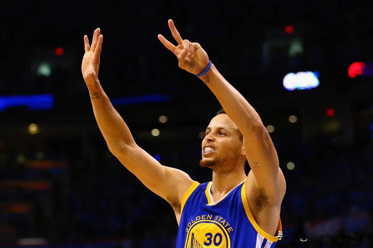 斯蒂芬·库里在季后赛中的表现如下：

系列赛领先：26.7分

在平局系列赛中：