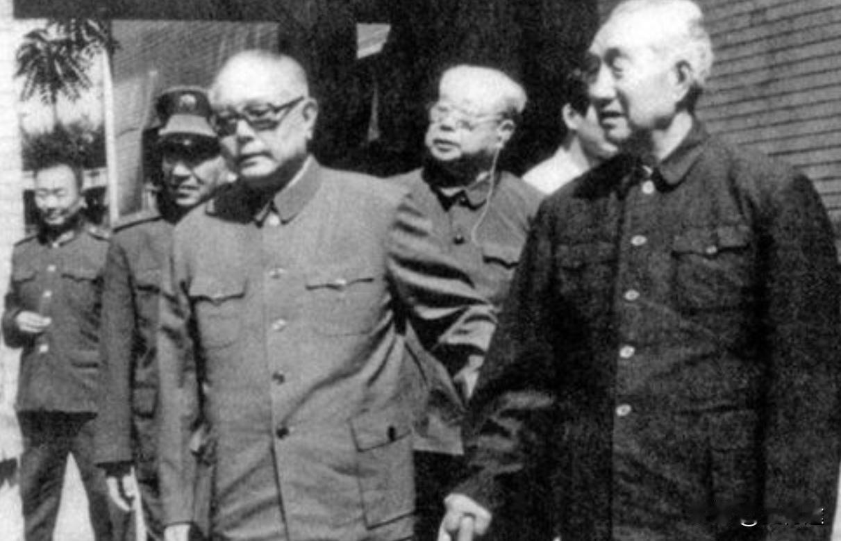 李先念和徐向前，这是整个西路军主要领导里面在以后成就最大的两个元勋级人物，但让人