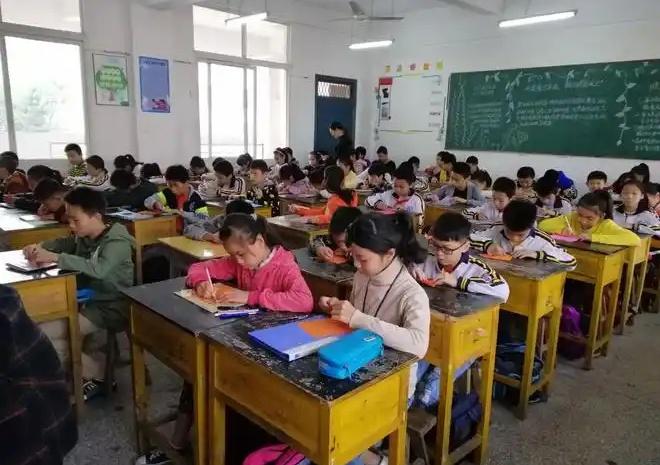 从教多年，我越来越觉得：

1、学霸孩子不是教出来的，而是生出来的！那些学霸家长