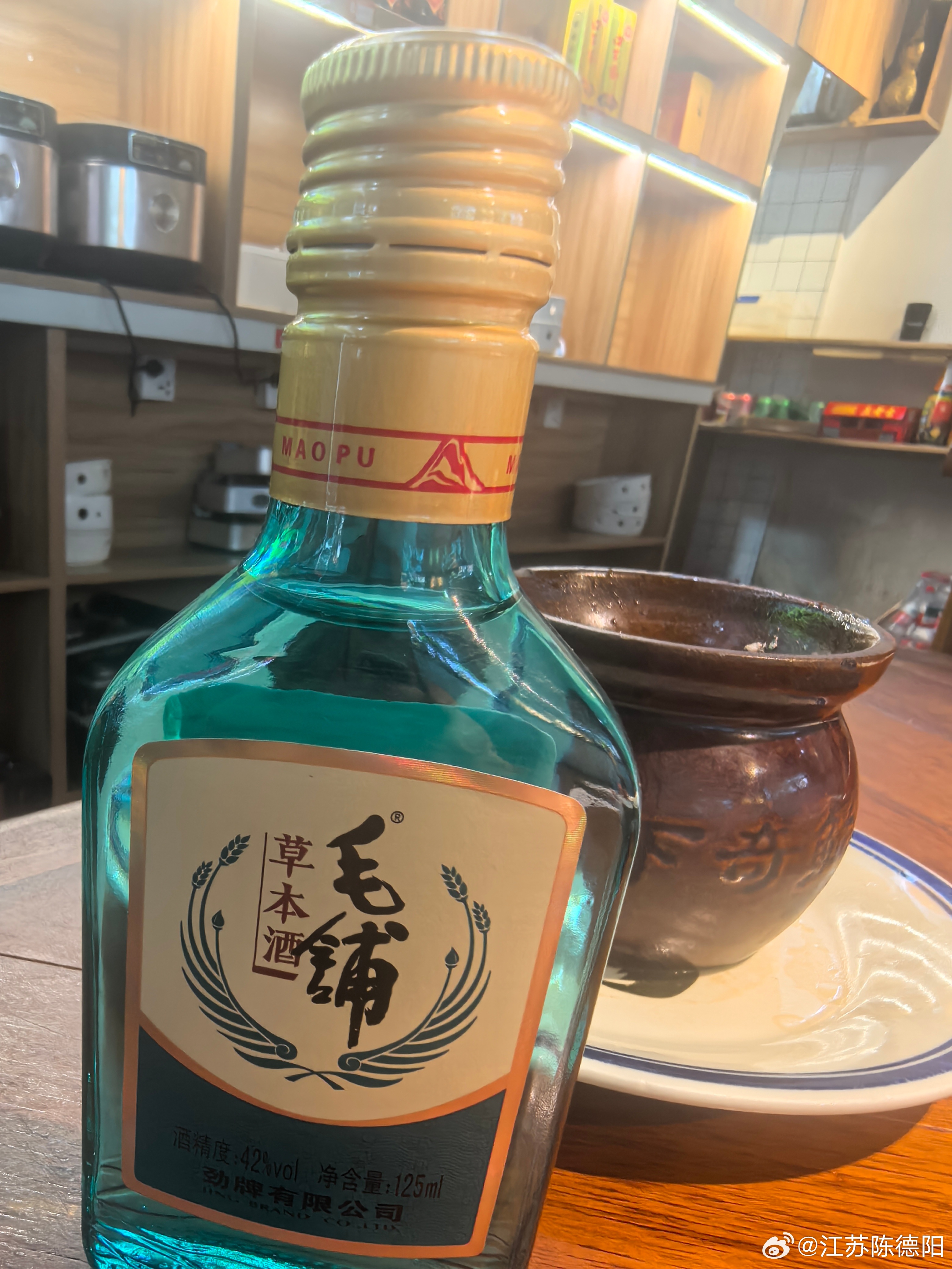 晚上吃饭的时候，听到邻桌有人聊到消费降级，我竖起耳朵一听，那美女正说到，以前当三