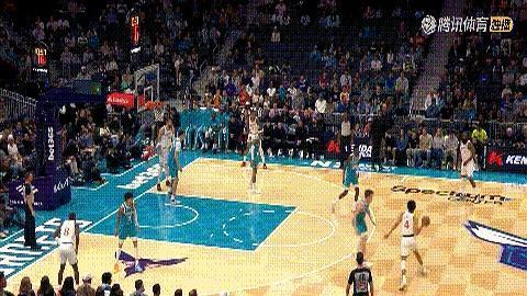 快船超级球星哈登真是欺人太甚，他又给年轻人上课了！  
 

对阵黄蜂时，哈登那