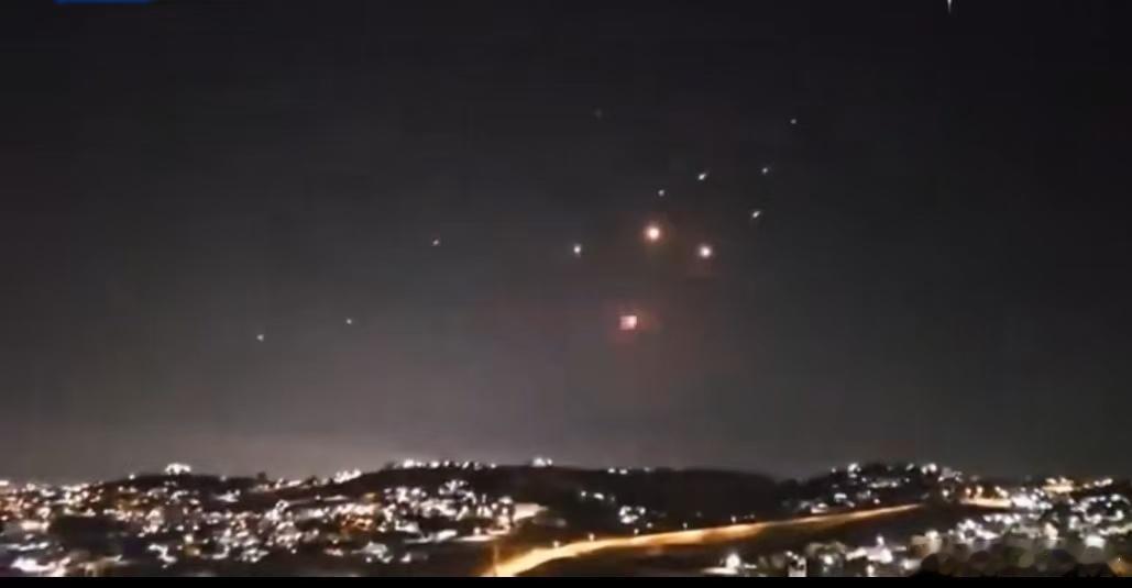 伊朗爆炸点距总台记者驻地不足300米干那一行都不容易，干好干的出类拔萃就更难了，