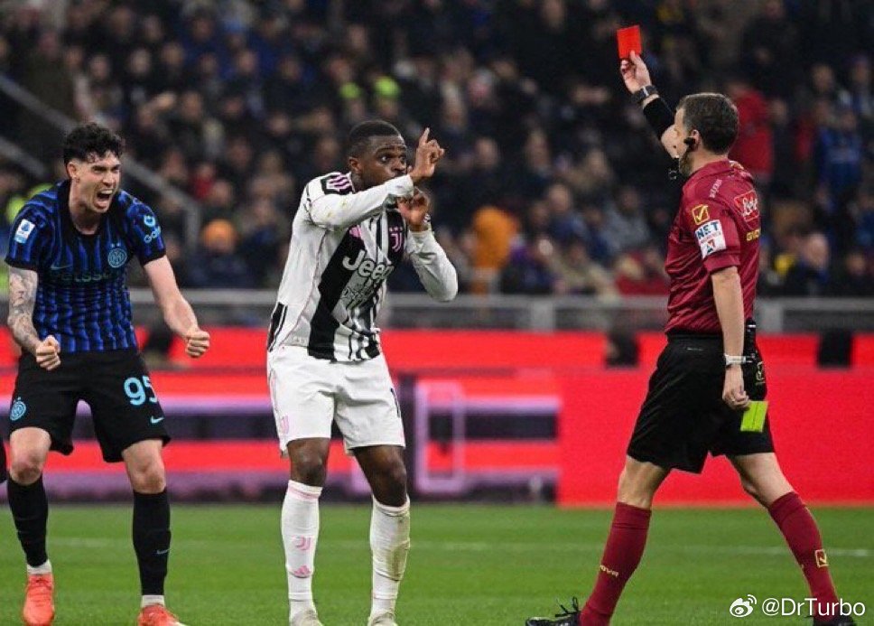 前尤文图斯球员马西莫·毛罗：巴斯托尼遭遇嘘声？这太荒谬了 现在他在每个球场都被嘘