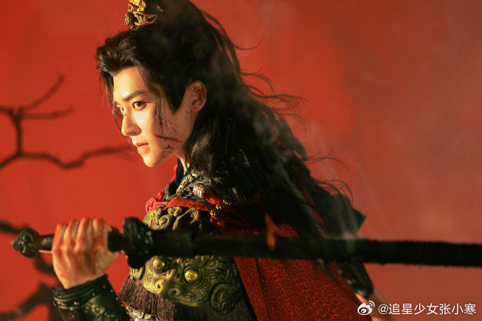 侯明昊萧无衣神图 等《雀骨》等得好苦，侯明昊萧无衣神图先来解馋。战甲上的雕花衬得