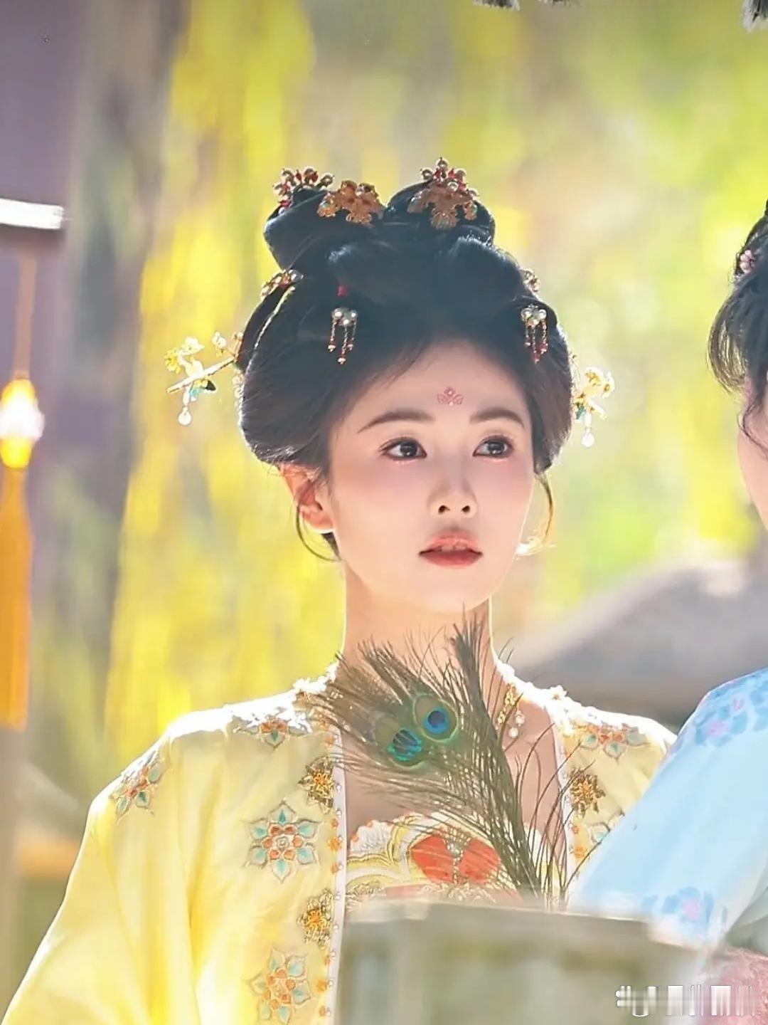 白鹿唐装正脸来咯，这样也太美了吧 